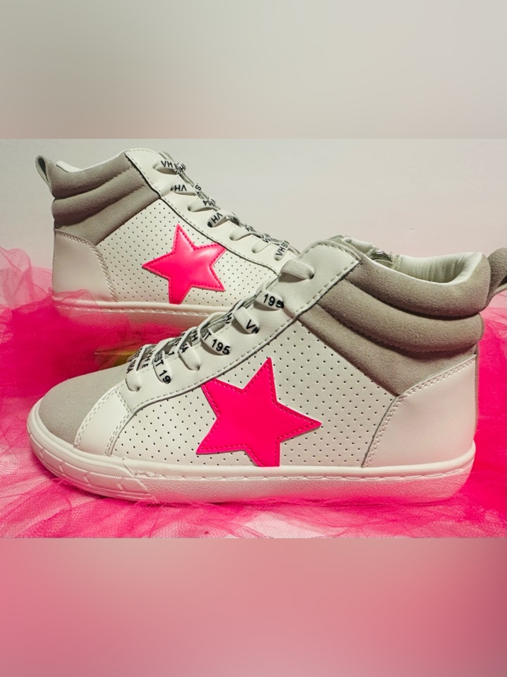 Vintage Havana White High-Top Sneakers with Hot Pink Star